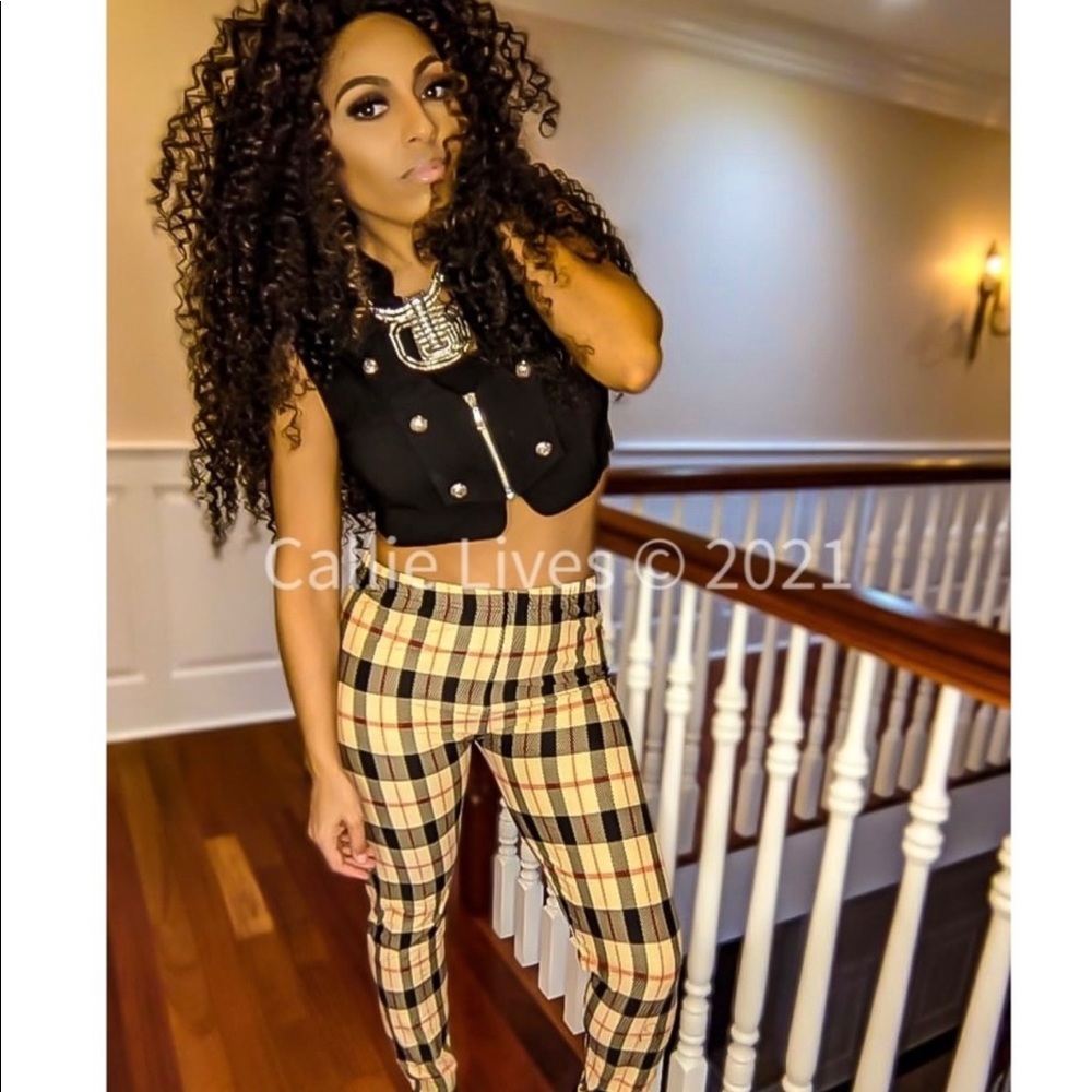 27) New! Plus Size! Soft Cream Red Plaid Curvy Comfortable Leggings - Picture 6 of 7
